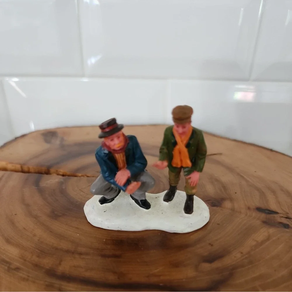2004 #44221 Retired Lemax Village‎ Collection Figurines 